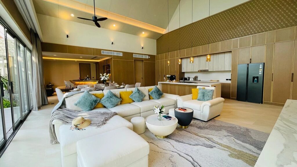 Erawana Grand, 11