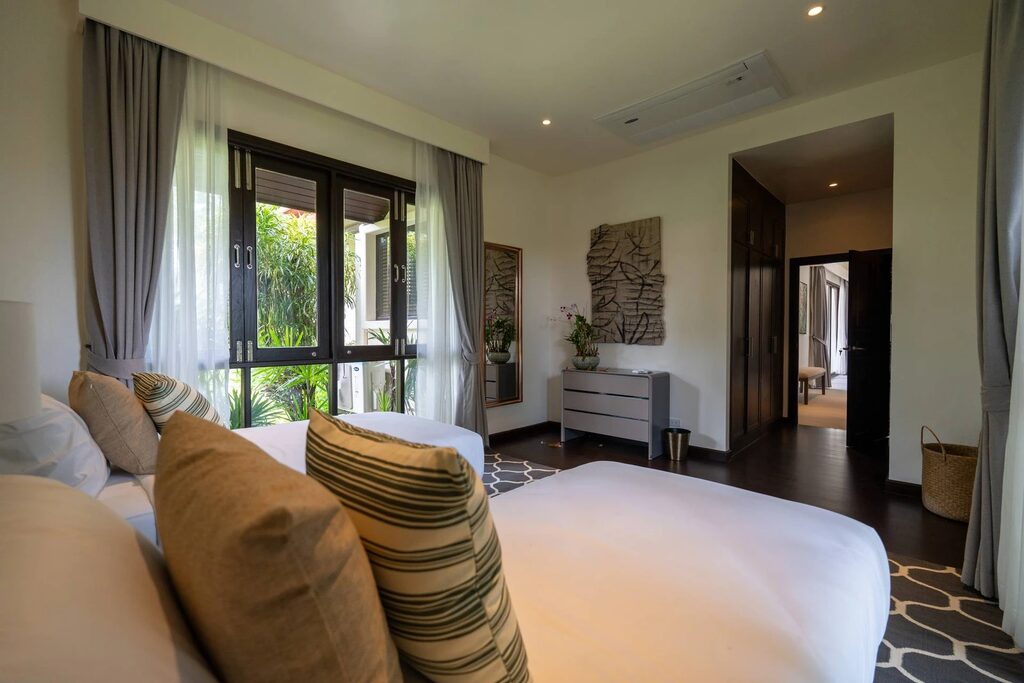 Laguna Homes 57/12, 10