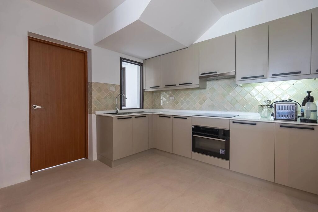Laguna Homes 57/19, 3